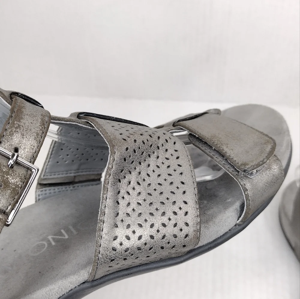 Vionic Goldie Distressed Leather Straps Adjustable Perforated Comfort Sandals